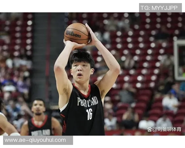 杨瀚森三分投篮瞬间引发全场屏息期待最终却只换来一声叹息